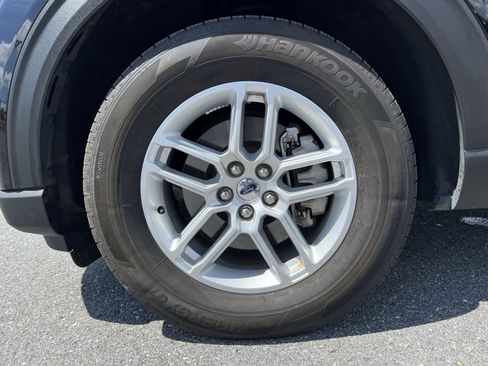 Used 2025 Ford Explorer Active AWD/4WD image 12