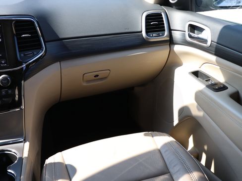 Used 2022 Jeep Grand Cherokee Laredo E AWD/4WD image 10