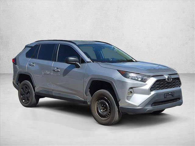 Used 2020 Toyota RAV4 LE FWD image 3