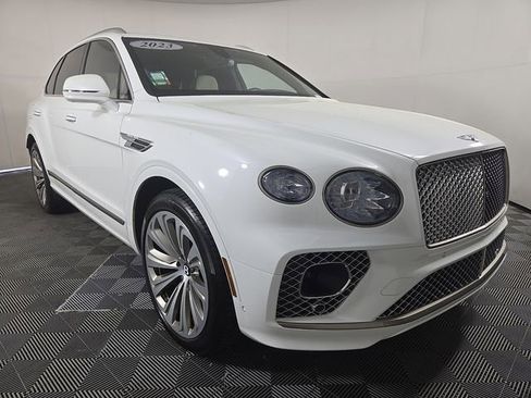 Used 2023 Bentley Bentayga Plug-In Hybrid AWD/4WD image 4