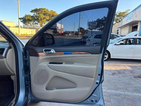 Used 2012 Jeep Grand Cherokee Overland RWD image 25