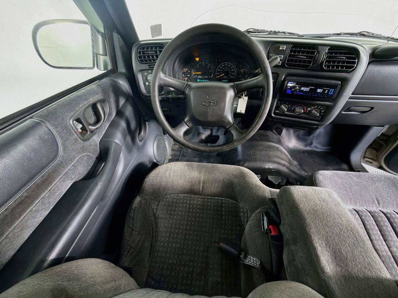 Used 2001 Chevrolet S10 Pickup 4x4 Extended Cab image 13