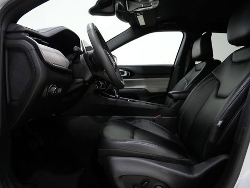 Used 2025 Jeep Compass Limited image 12