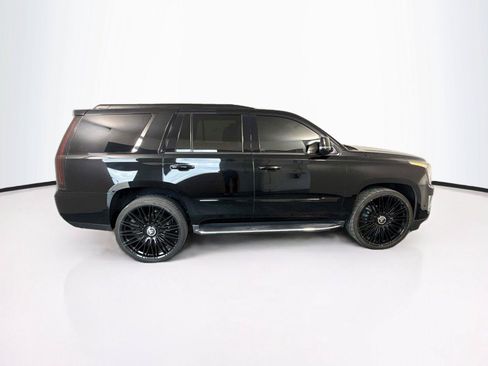 Used 2019 Cadillac Escalade Luxury w/ Escalade Sport Edition AWD/4WD image 8