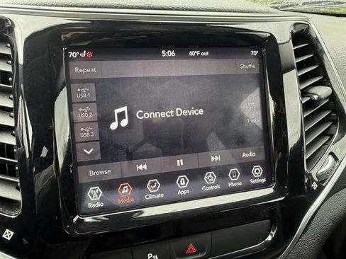 Used 2019 Jeep Cherokee Limited AWD/4WD image 15