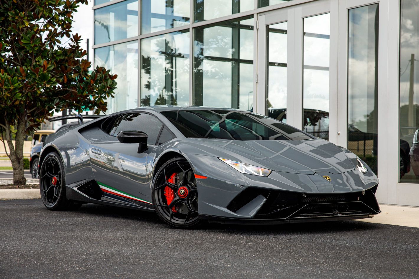 Used 2018 Lamborghini Huracan Performante AWD/4WD image 25