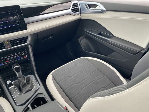 New 2025 Volkswagen Taos SE image 12