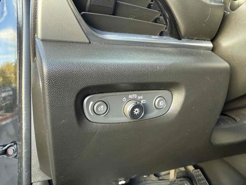 Used 2019 Chevrolet Traverse LT image 41