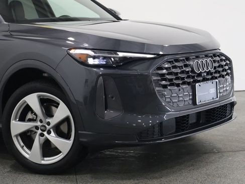 Used 2025 Audi Q5 Premium Plus w/ Premium Plus AWD/4WD image 3
