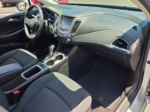 Used 2016 Chevrolet Cruze LT w/ Convenience Package FWD image 11
