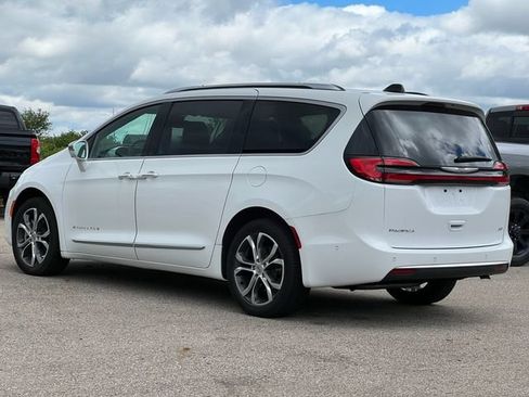 Used 2024 Chrysler Pacifica Pinnacle AWD/4WD image 14