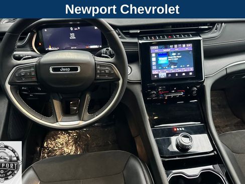 Used 2023 Jeep Grand Cherokee L Laredo image 15