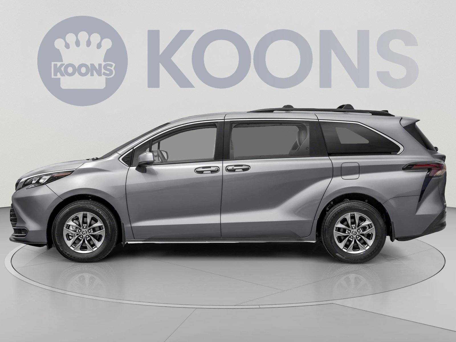 Used 2025 Toyota Sienna LE FWD image 4