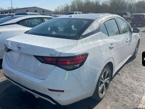 Used 2021 Nissan Sentra SV image 3