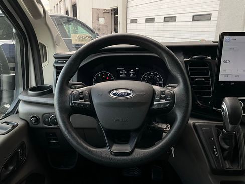 Used 2023 Ford Transit 350 XLT image 31