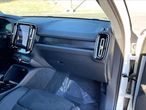 Used 2023 Volvo XC40 Recharge Ultimate w/ Protection Package Premier image 19