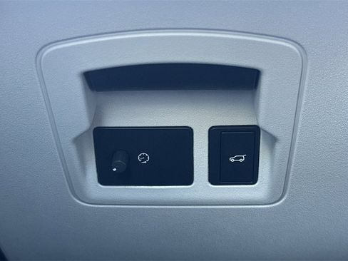 Used 2021 Land Rover Range Rover Velar R-Dynamic S image 32