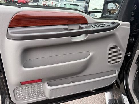 Used 2006 Ford F350 Lariat image 10