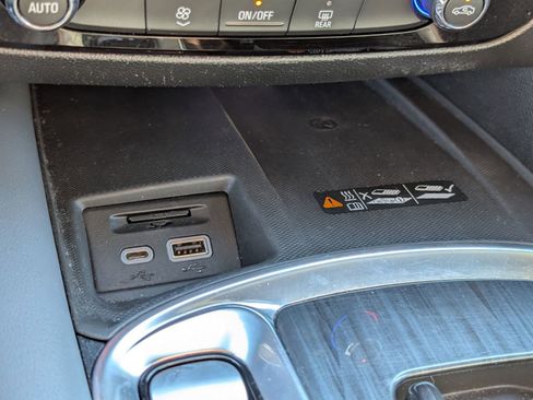 Used 2022 Buick Enclave Essence w/ Experience Buick Package image 27