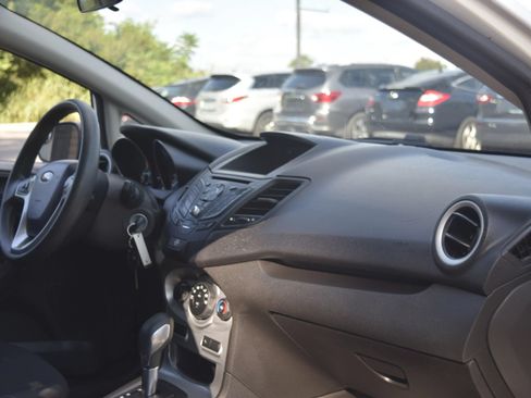 Used 2018 Ford Fiesta SE FWD image 9