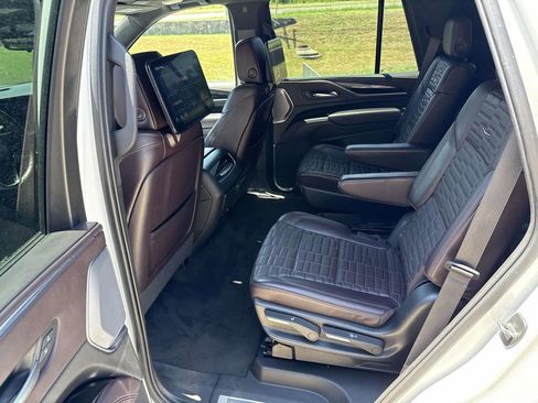 Used 2023 Cadillac Escalade Premium Luxury Platinum AWD/4WD image 10