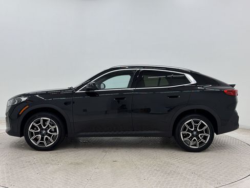 Certified 2025 BMW X2 xDrive28i w/ Premium Package AWD/4WD image 2