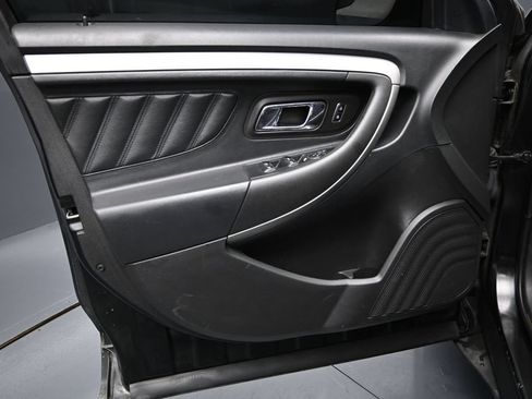 Used 2015 Ford Taurus SEL FWD image 10