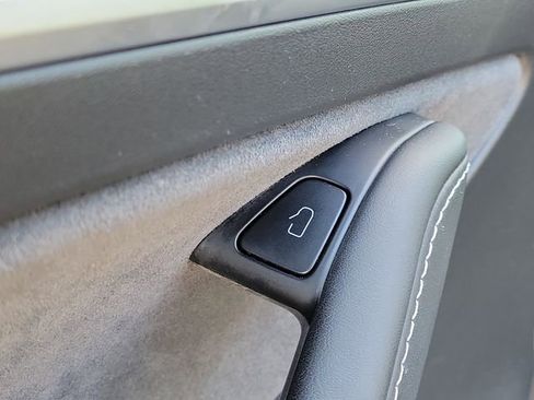 Used 2022 Tesla Model Y Performance image 19