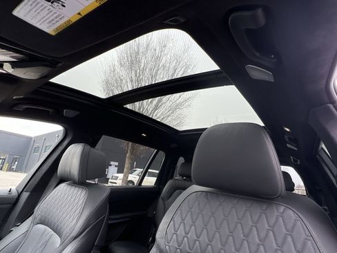 Used 2024 BMW X7 M60i w/ Executive Package image 25