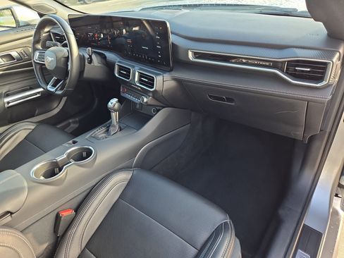 Used 2025 Ford Mustang Premium image 32