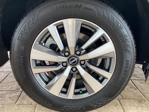 Certified 2025 Nissan Pathfinder SL image 11