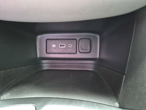 Used 2021 Chevrolet Equinox LS image 27