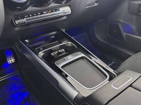 Used 2025 Mercedes-Benz GLB 250 GLB 250 image 6