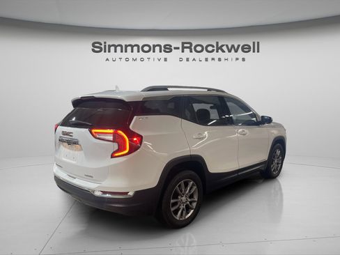 Used 2024 GMC Terrain SLT image 5