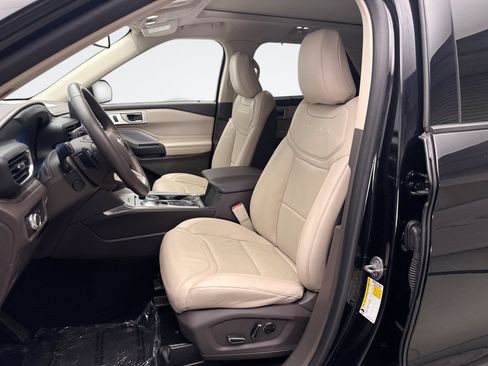 Used 2020 Ford Explorer Platinum w/ Premium Technology Package AWD/4WD image 11