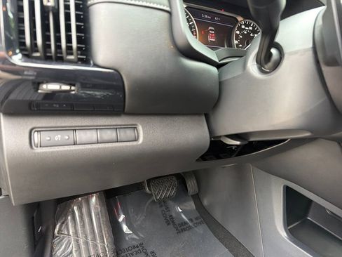 Used 2025 Nissan Pathfinder S image 17