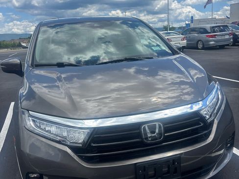 Used 2021 Honda Odyssey Touring image 2