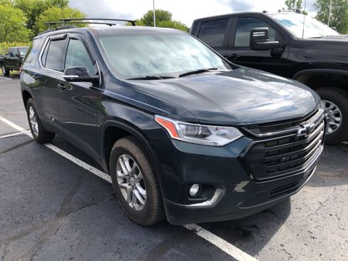Used 2020 Chevrolet Traverse LT w/ LPO, Blackout Package AWD/4WD image 3