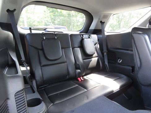 Used 2024 Ford Explorer XLT w/ Equipment Group 202A AWD/4WD image 17