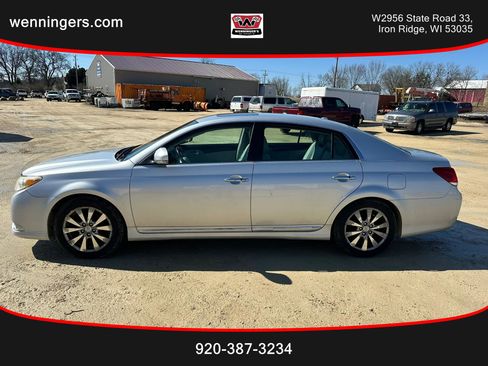 Used 2011 Toyota Avalon Limited image 1