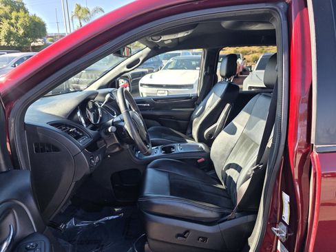 Used 2017 Dodge Grand Caravan SXT w/ Blacktop Package image 12