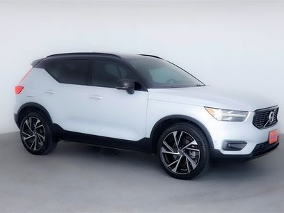 Used 2022 Volvo XC40 T5 R-Design w/ Advanced Package