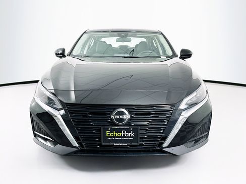 Used 2023 Nissan Altima 2.5 SV image 2