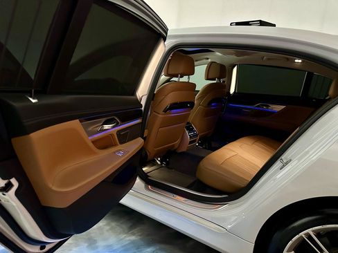 Used 2017 BMW 740i RWD image 23