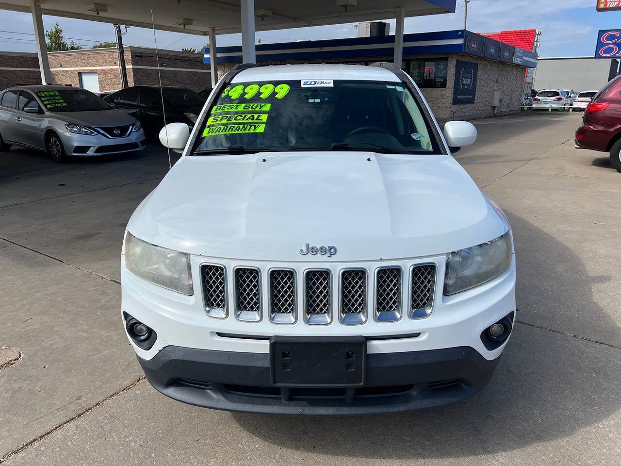 Used 2016 Jeep Compass Latitude AWD/4WD image 2