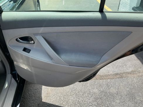 Used 2009 Toyota Camry FWD image 17
