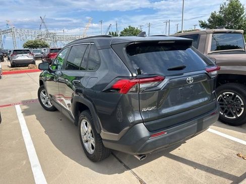 Used 2020 Toyota RAV4 XLE w/ Convenience Package FWD image 4