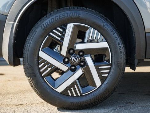 Used 2025 Nissan Kicks SV image 24