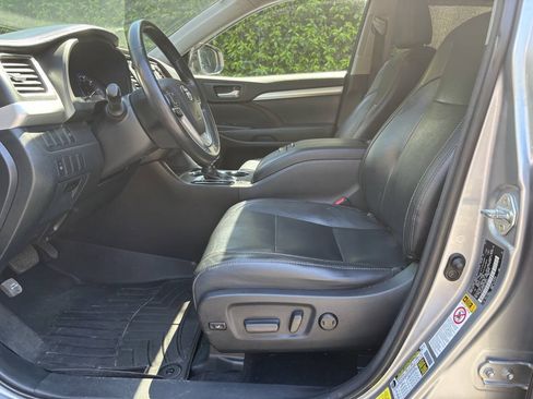 Used 2015 Toyota Highlander XLE AWD/4WD image 6