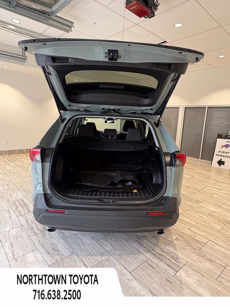 Used 2023 Toyota RAV4 XLE AWD/4WD image 10
